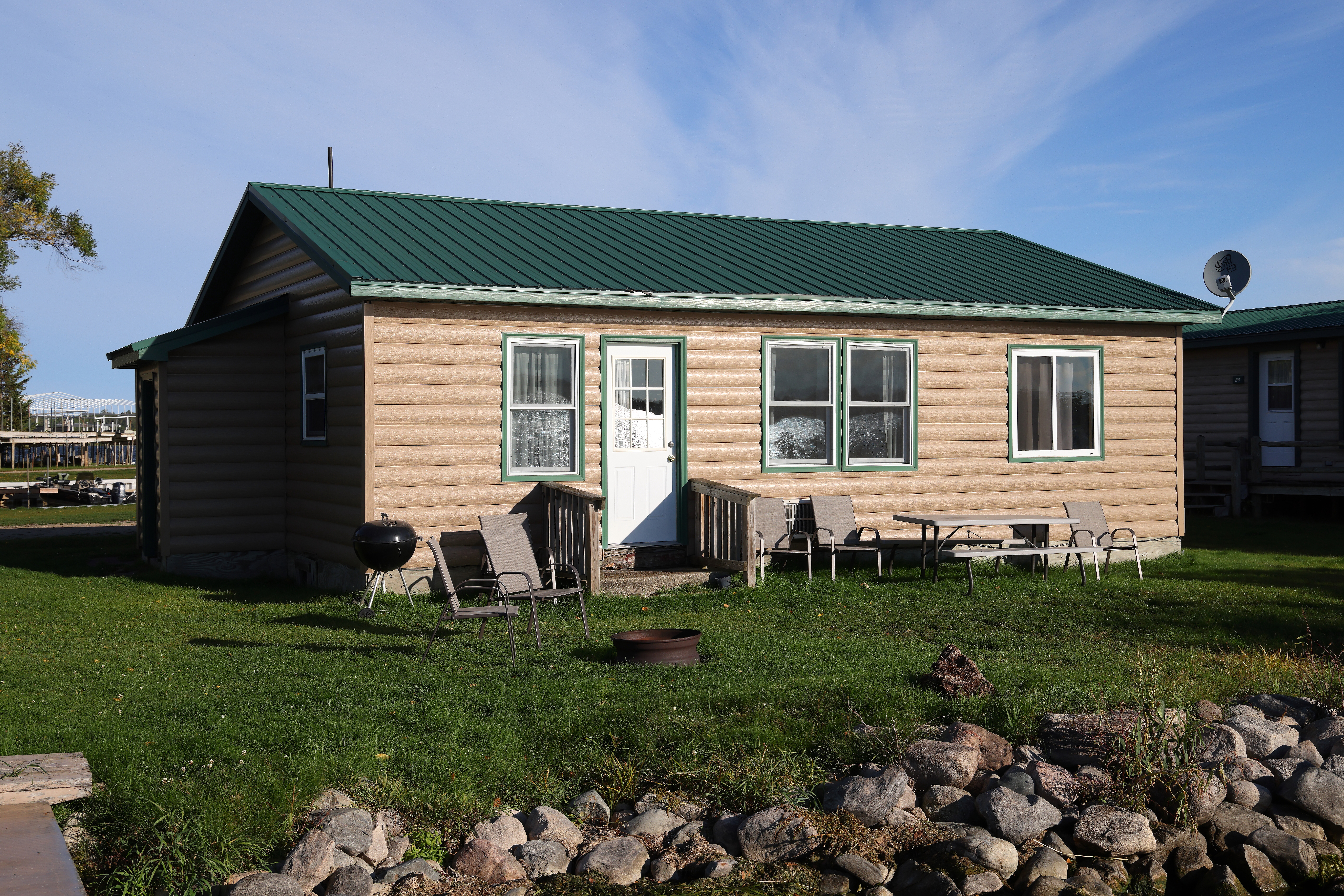 https://www.joeslodge.com/wp-content/uploads/C17-Lakeside-view.jpg