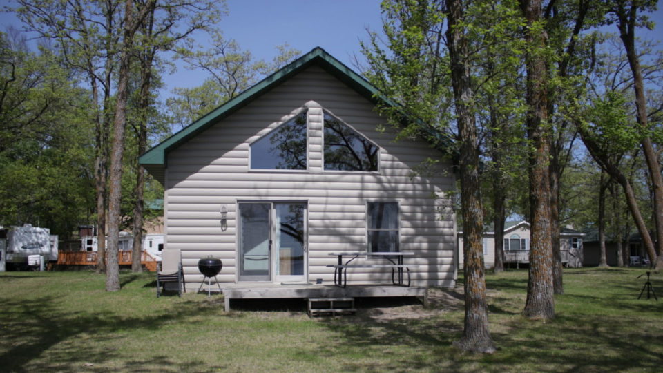 https://www.joeslodge.com/wp-content/uploads/Cabin-6-lake-side-2019-scaled-e1582827074238-960x540.jpg